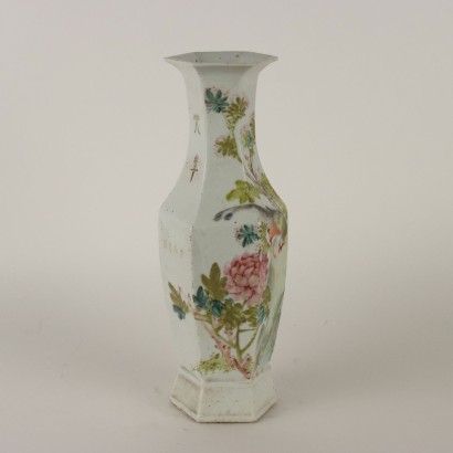 Antiker Vase aus Porzellan mit Blumen und Vogel Dekorationen XX Jhd