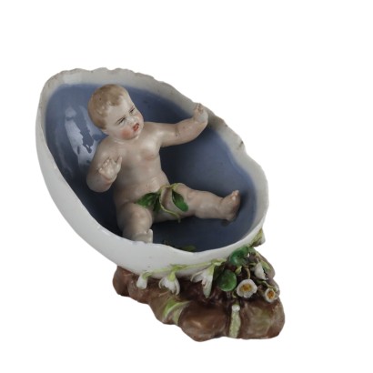 Putto dentro Guscio d'Uovo in Porcellana di Meissen