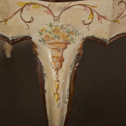 mesa de estilo Luis XV