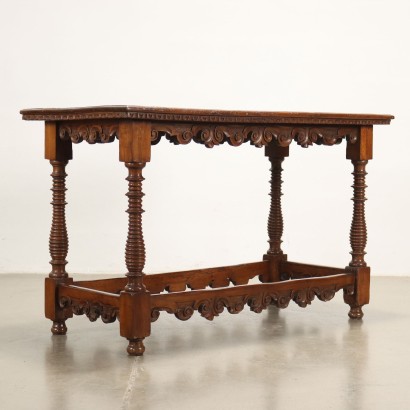 Table baroque en noyer