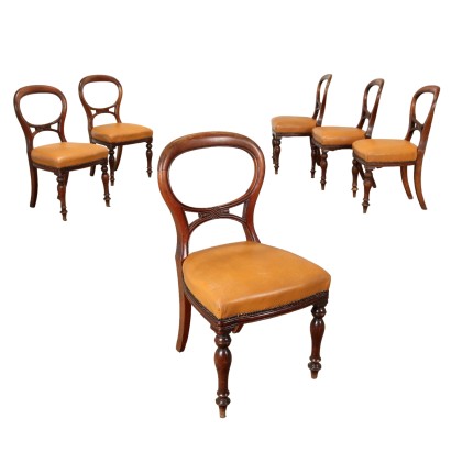 Gruppe von sechs Stühlen