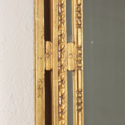 Spiegel im neoklassizistischen Stil