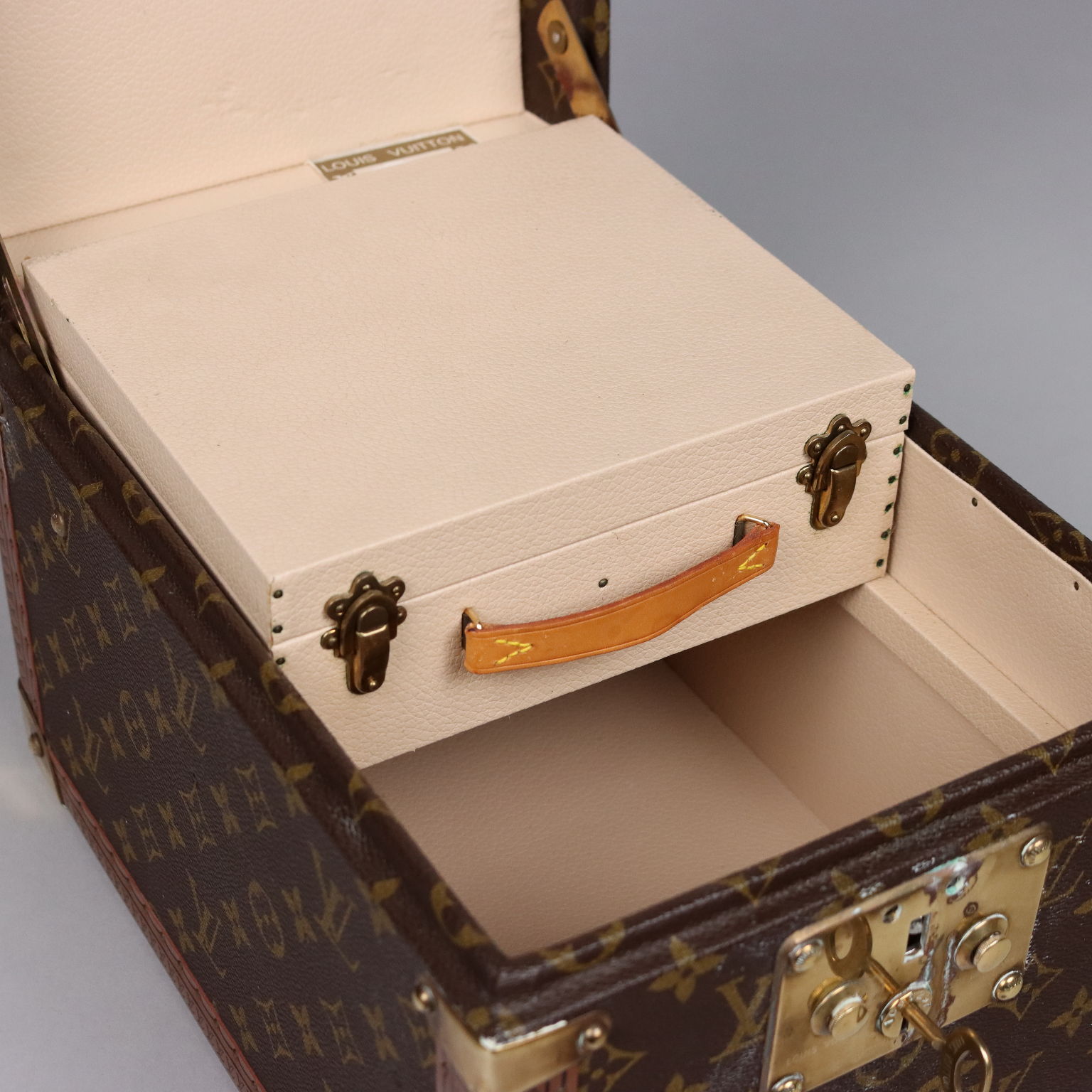 Maleta baúl maleta cuero Louis Vuitton, caja de cuero retro, diverso,  mueble, plantilla de diseño de logo gratis png