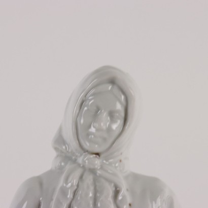 Popolana figure in Manifat Porcelain