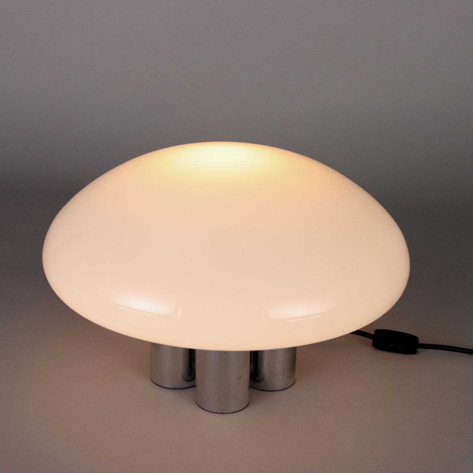 Vintage Table Lamp Quattrifolio Magnolia Glass Italy 1971