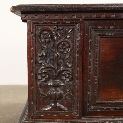 Baroque chest