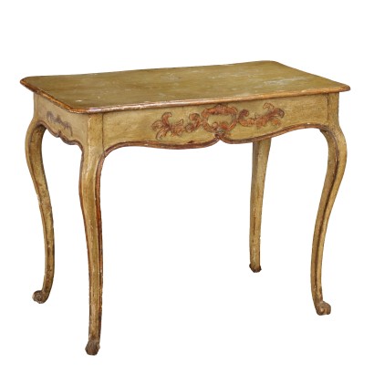 Baroque style lacquered coffee table