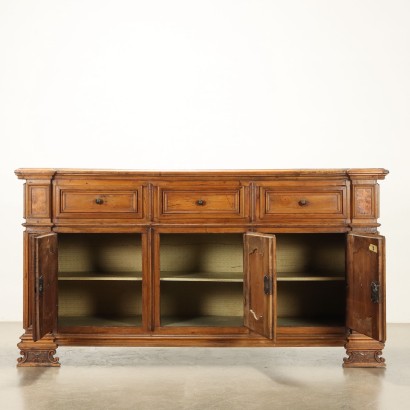 Sideboard aus antiken Teilen gebaut