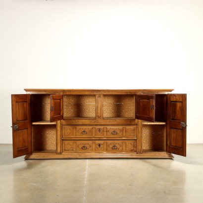 Credenza in Stile con Legni Antichi