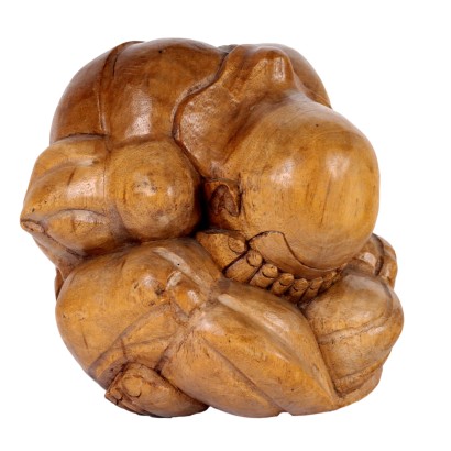 Escultura de madera de Buda llorando