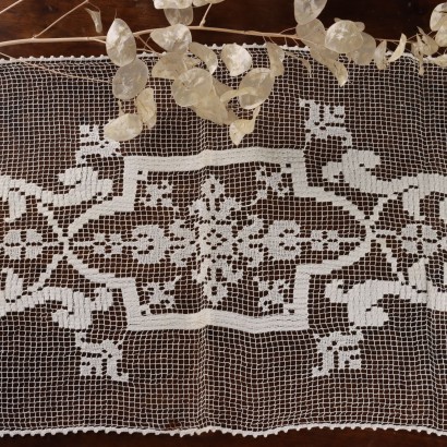 Antiker Deckchen aus Baumwolle Filet Italien des XX Jhs