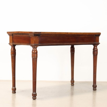 Neoclassical desk for the center