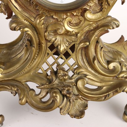 Tischuhr aus vergoldeter Bronze