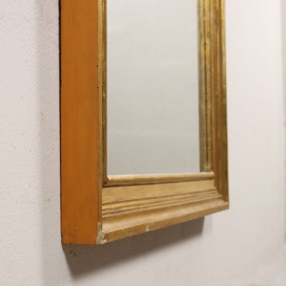 Geschnitzter und vergoldeter Spiegel
