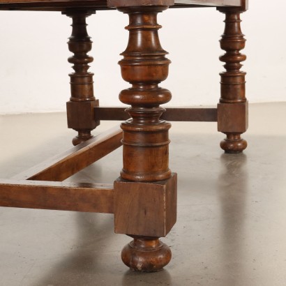 Mesa de nogal estilo barroco