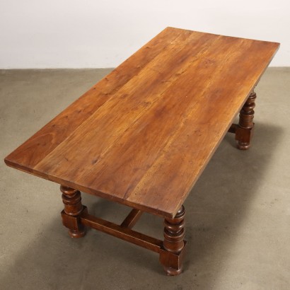Tisch aus Walnussholz im Barockstil