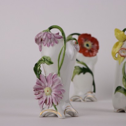 Groupe de six vases en porcelaine par