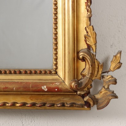Espejo ecléctico en madera dorada
