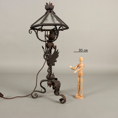 Lámpara de mesa de estilo neorrenacentista