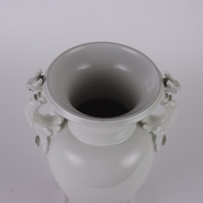 Jarrón de porcelana fabricado por KPM.