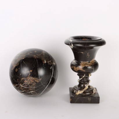 Vase et Sphère en Marbre Breccia,Vase en Marbre Breccia