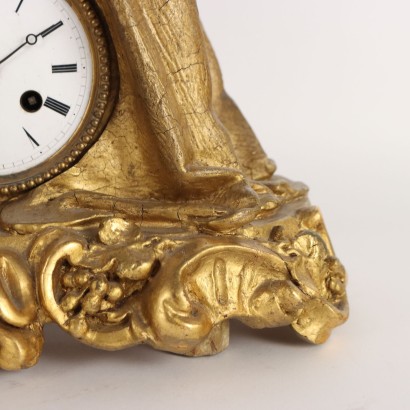 Reloj de pie en madera dorada