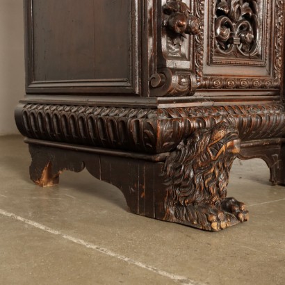 Doppelkorpus-Sideboard im Neorenaissance-Stil