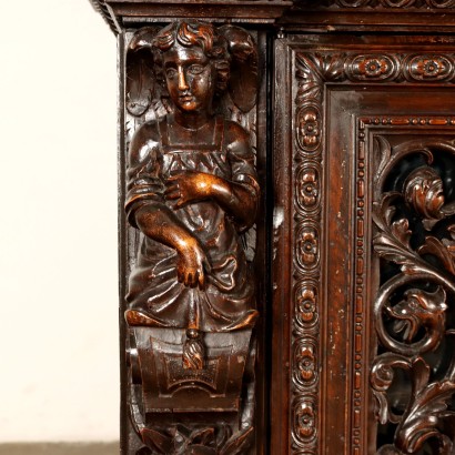 Doppelkorpus-Sideboard im Neorenaissance-Stil