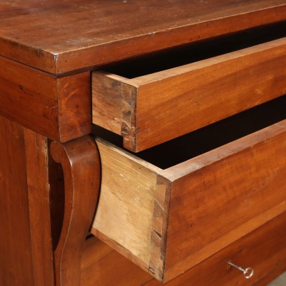 Restoration chest of drawers in walnut