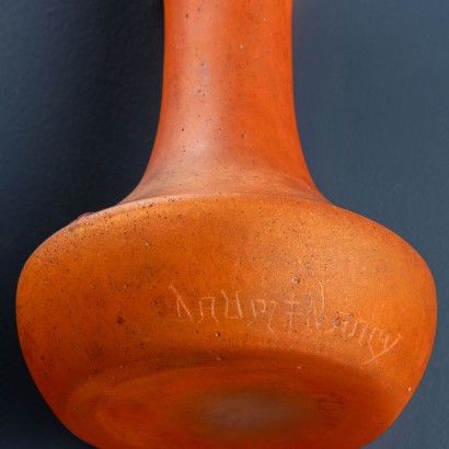 Orangefarbene Daum-Vase, Daum-Vase mit Skarabäus