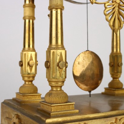 Reloj de mesa de bronce dorado Ro