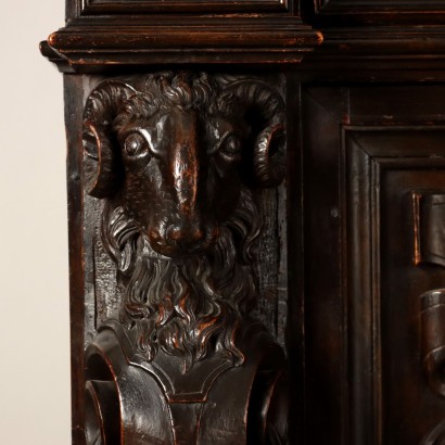 Sideboard mit Neorenaissance-Ständer