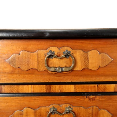 Baroque chest of drawers