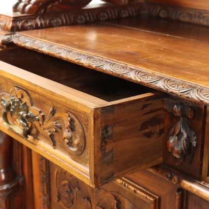 Doppelkorpus-Sideboard im Neorenaissance-Stil