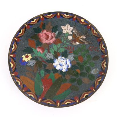 Plaque de cuivre décorée d'émail cloisonné