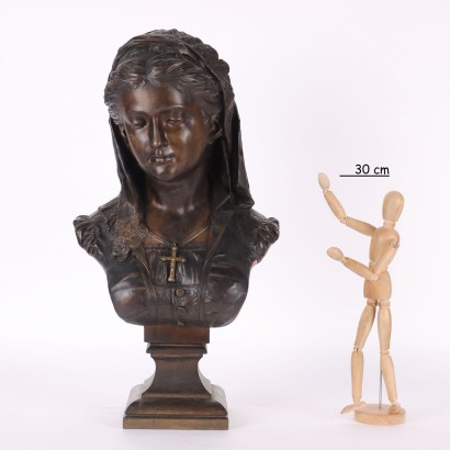 Büste einer jungen Frau in Bronze