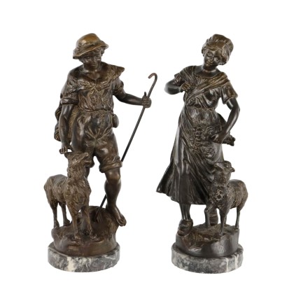 Pareja de figuras populares en bronce.