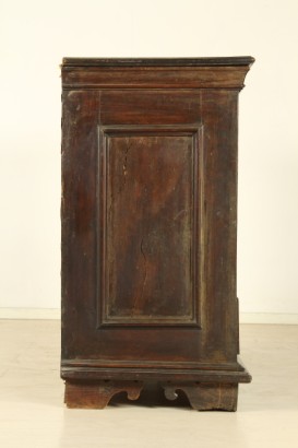 Walnut canterano, bracket feet, drawer panels, under-ground, flip, hardware, #antiquariatocassettoni