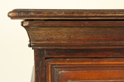 Walnut canterano, bracket feet, drawer panels, under-ground, flip, hardware, #antiquariatocassettoni