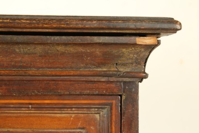 Walnut canterano, bracket feet, drawer panels, under-ground, flip, hardware, #antiquariatocassettoni