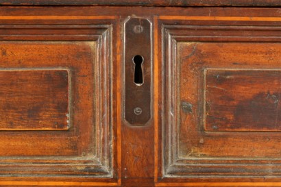 Walnut canterano, bracket feet, drawer panels, under-ground, flip, hardware, #antiquariatocassettoni