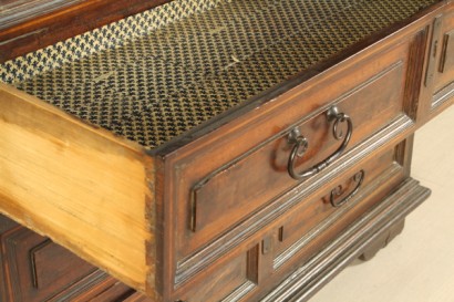 Walnut canterano, bracket feet, drawer panels, under-ground, flip, hardware, #antiquariatocassettoni