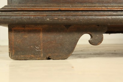 Walnut canterano, bracket feet, drawer panels, under-ground, flip, hardware, #antiquariatocassettoni