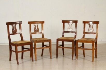 sedie, quattro sedie, gambe a sciabola, sciabola, schienale curvo, lira paglia, seduta in paglia, paglia intrecciata, #antiquariato, #sedieepoltrone