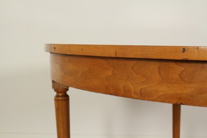 Opening console table.