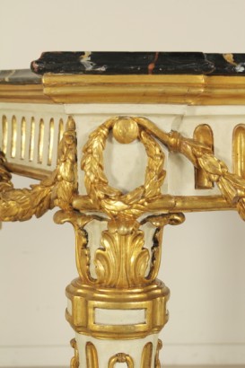 Neoklassische Wandtisch