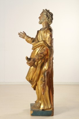 Statue en bois