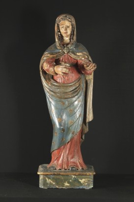 Wooden statue Madonna