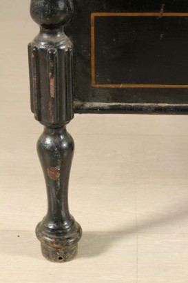 Particular foot decorated iron single bed