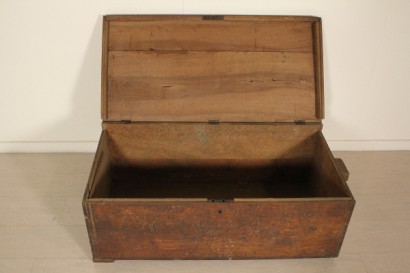 Internal storage chest trunk